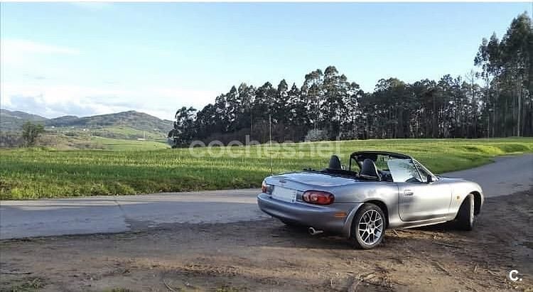 Usado Mazda MX5 110 CV (80 kW) 2005 Gris / plata Descapotable