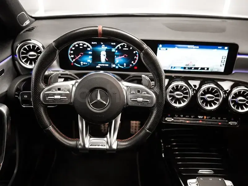 Usado Mercedes A35 AMG 306 CV (225 kW) 2019 Gris / plata Berlina