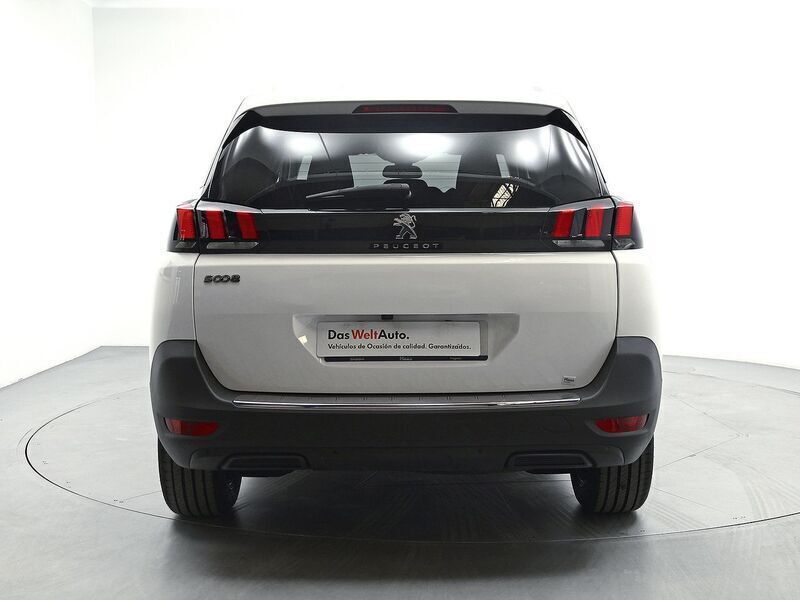 Usado Peugeot 5008 Allure 131 CV (96 kW) 2020 Blanco Monovolumen