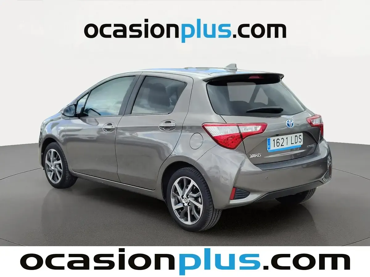 Usado Toyota Yaris Hybrid 100 CV (73 kW) 2020 Gris Utilitario