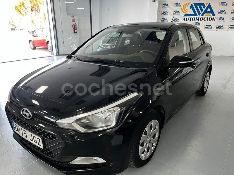 Negro Usado 2015 Hyundai i20 Berlina | 6999 € (Buen precio) - Imagen 1/4