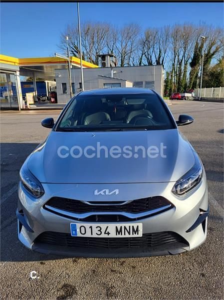 Usado Kia Ceed Style 120 CV (88 kW) 2024 Gris / plata Utilitario