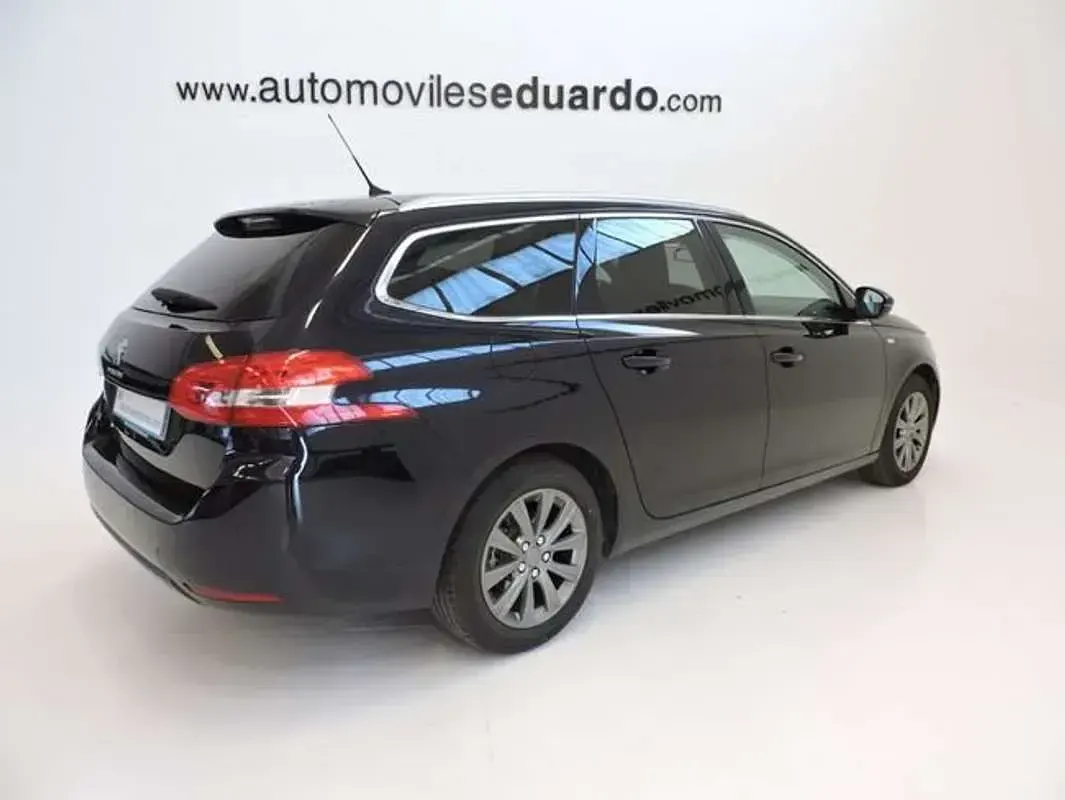 Usado Peugeot 308 SW Style 131 CV (96 kW) 2016 Negro Familiar