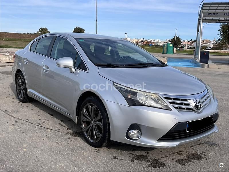 Usado Toyota Avensis Advance 124 CV (91 kW) 2014 Gris / plata Berlina
