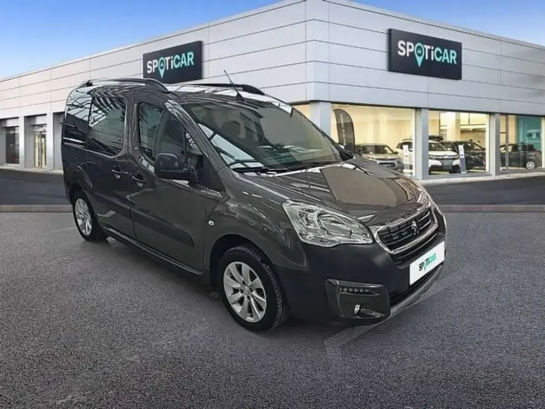 Usado Peugeot TePee Outdoor 120 CV (88 kW) 2017 Marrón Van