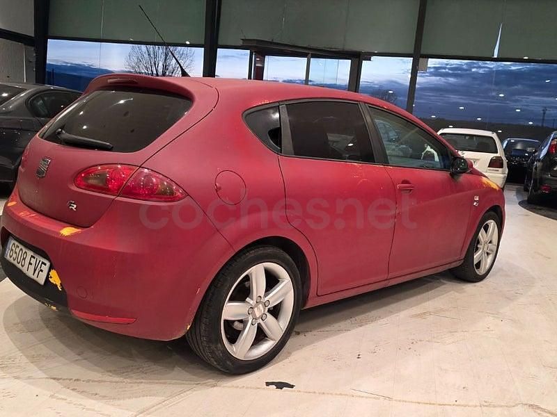 Usado Seat Leon Sport 140 CV (102 kW) 2007 Rojo Utilitario