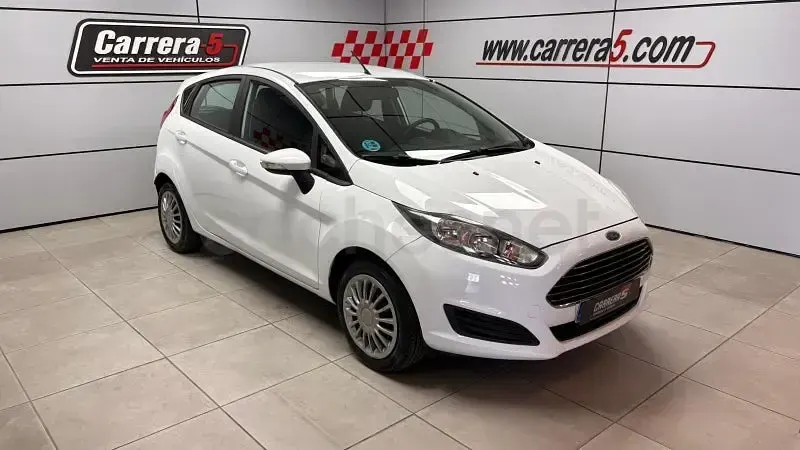 Usado Ford Fiesta Trend 60 CV (44 kW) 2014 Blanco Utilitario