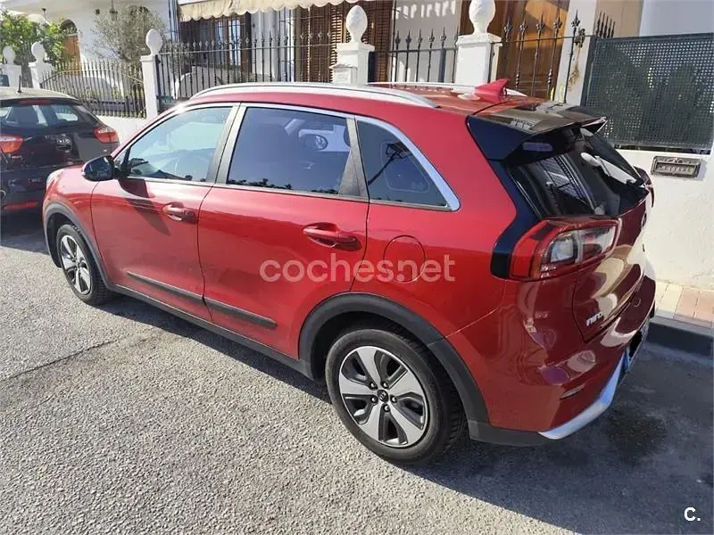 Usado Kia Niro 141 CV (103 kW) 2017 Rojo SUV