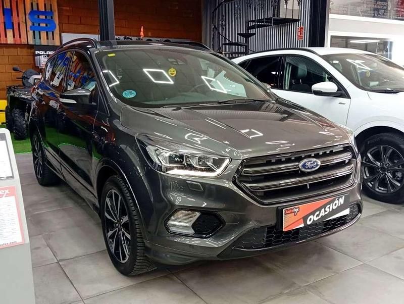 Usado Ford Kuga ST-Line 150 CV (110 kW) 2019 Gris SUV