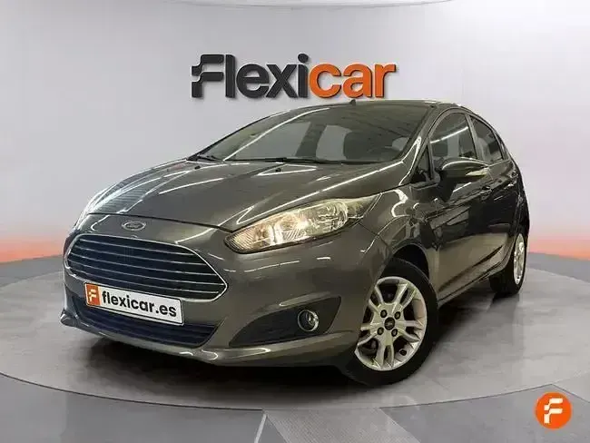 Usado Ford Fiesta Trend 75 CV (55 kW) 2017 Gris Utilitario