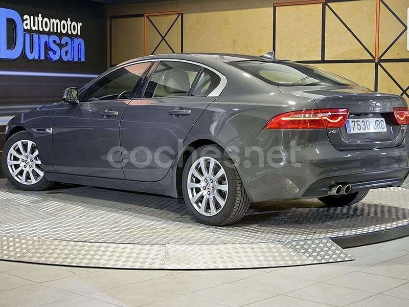 Usado Jaguar XE Pure 182 CV (133 kW) 2016 Gris Berlina