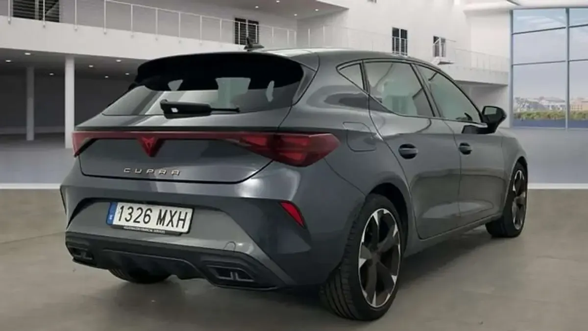 Usado Cupra Leon 150 CV (110 kW) 2024 Negro Utilitario