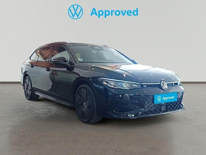 Usado VW Passat R-line 150 CV (110 kW) 2024 Negro Familiar