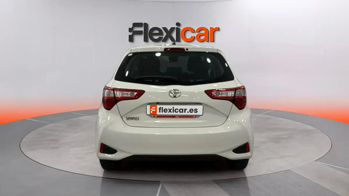 Usado Toyota Yaris Active 111 CV (81 kW) 2018 Blanco Berlina