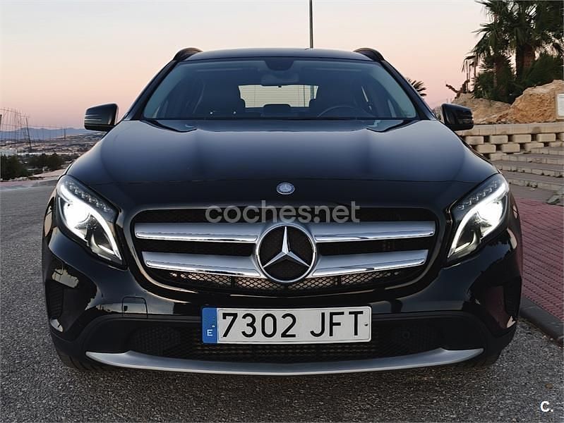 Usado Mercedes GLA200 Urban 136 CV (100 kW) 2015 Negro SUV