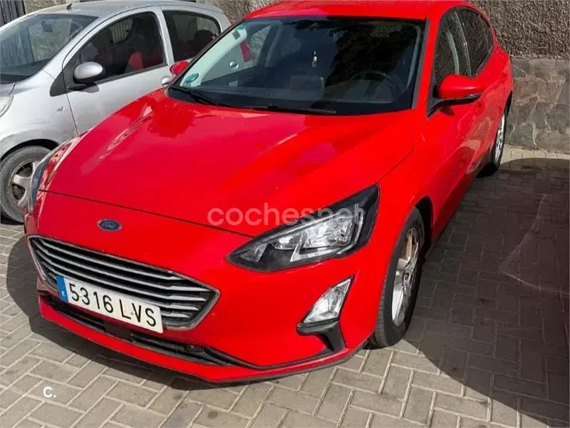 Usado Ford Focus Trend 125 CV (91 kW) 2021 Rojo Berlina