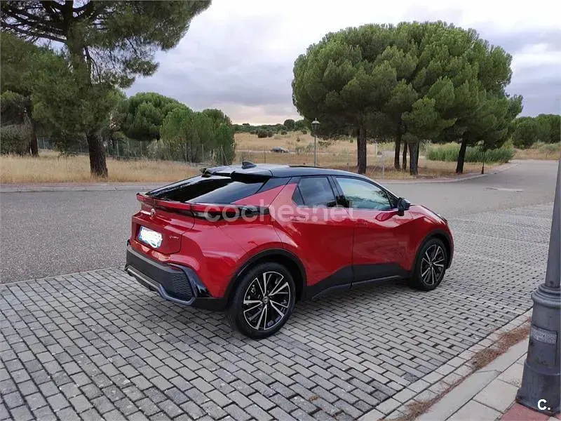 Usado Toyota C-HR 140 CV (102 kW) 2025 Rojo SUV