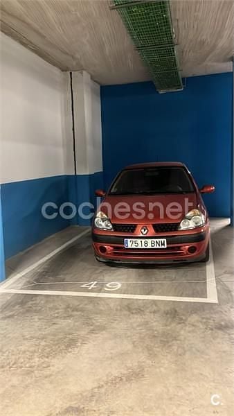 Usado Renault Clio II 60 CV (44 kW) 2001 Granate Berlina