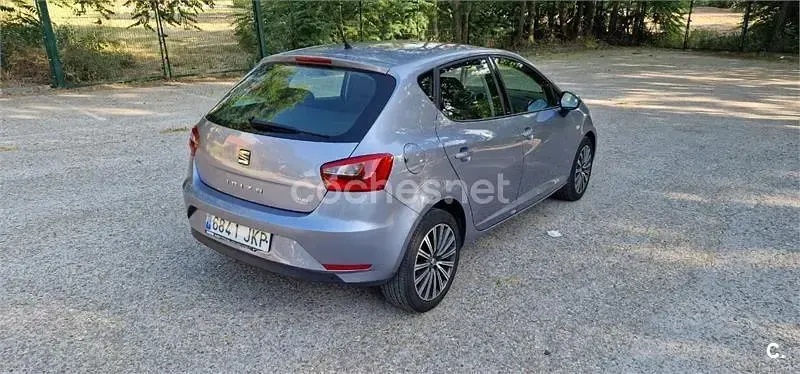 Usado Seat Ibiza CONNECT 110 CV (80 kW) 2015 Gris / plata Berlina