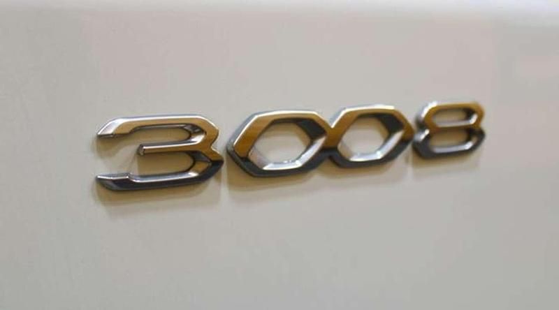 Usado Peugeot 3008 Allure 131 CV (96 kW) 2024 Blanco Monovolumen