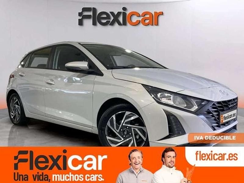 Usado Hyundai i20 84 CV (61 kW) 2024 Gris Utilitario