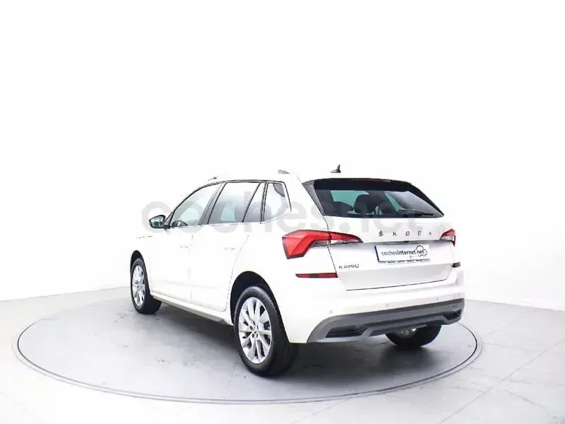 Usado Skoda Kamiq Style 110 CV (80 kW) 2022 Blanco SUV