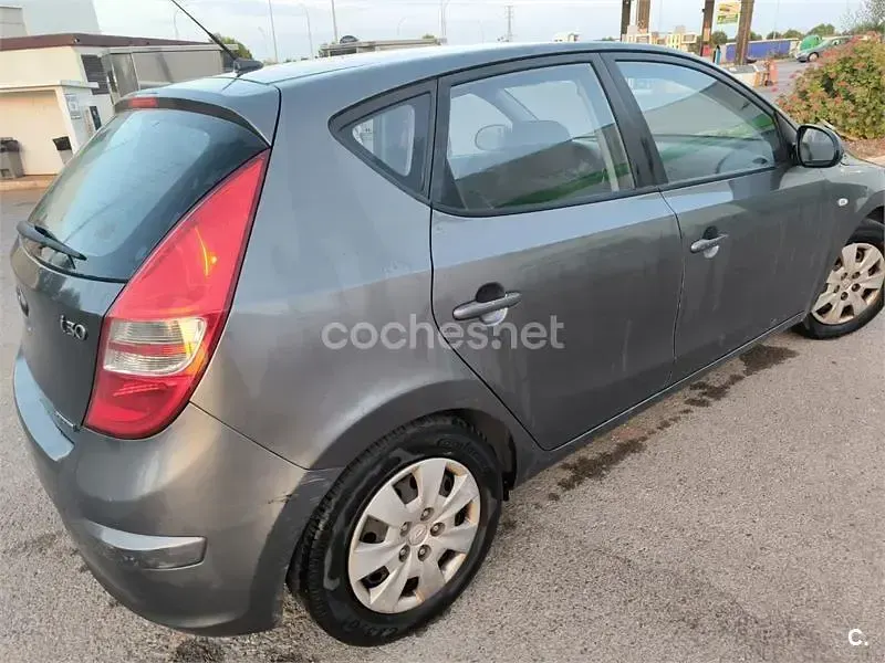Usado Hyundai i30 Comfort 90 CV (66 kW) 2008 Azul Berlina