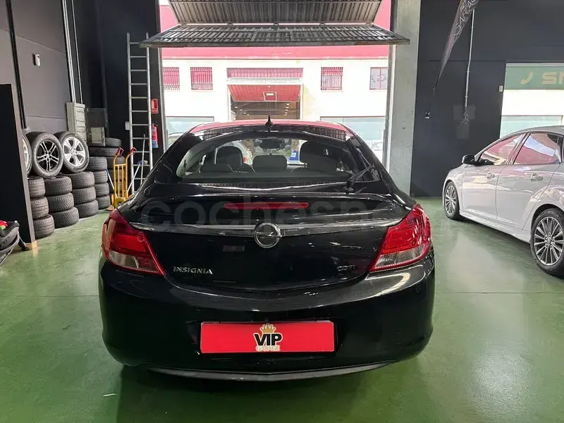 Usado Opel Insignia Selective 130 CV (95 kW) 2013 Negro Berlina