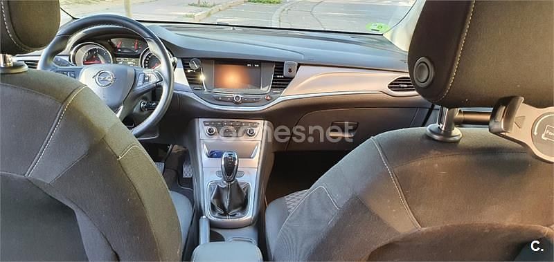 Usado Opel Astra Dynamic 110 CV (80 kW) 2017 Gris / plata Berlina