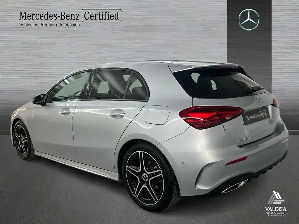 Käytetty Mercedes A200 AMG line 150 HP (110 kW) 2025 Harmaa Sedan