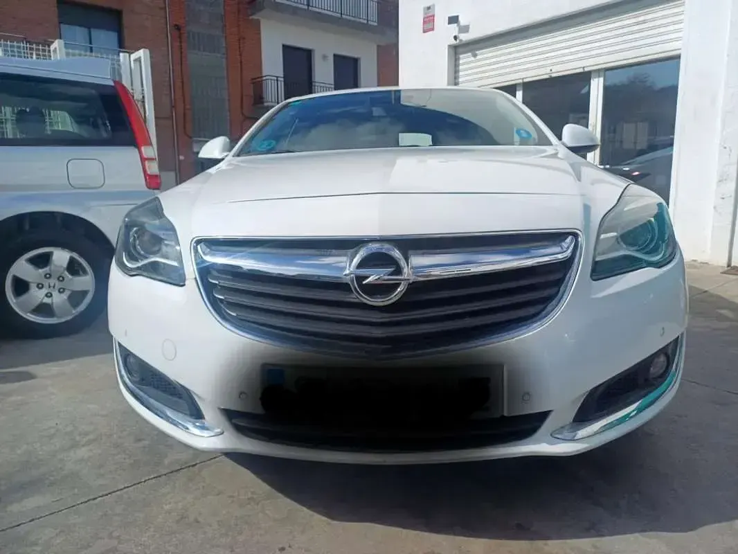 Usado Opel Insignia Expression 120 CV (88 kW) 2017 Blanco Berlina
