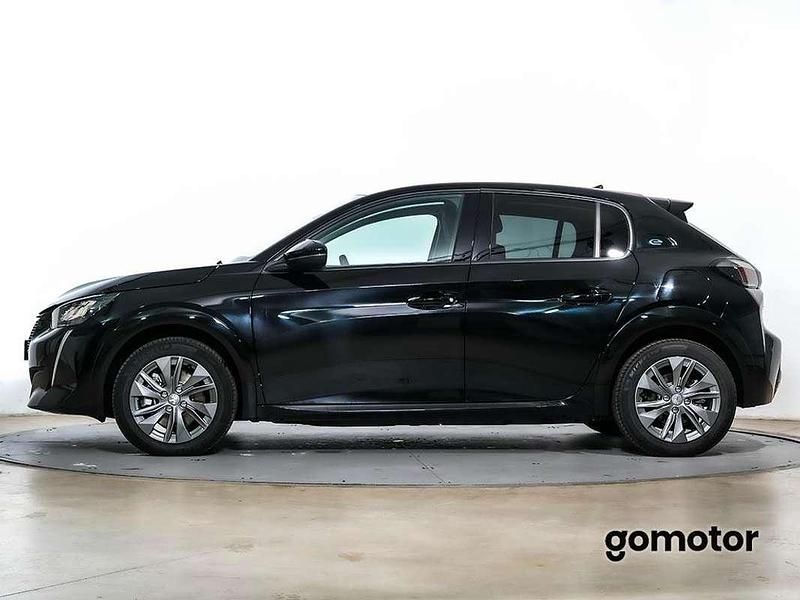 Usado Peugeot e-208 Allure 100 kW (136 CV) 2023 Negro Utilitario