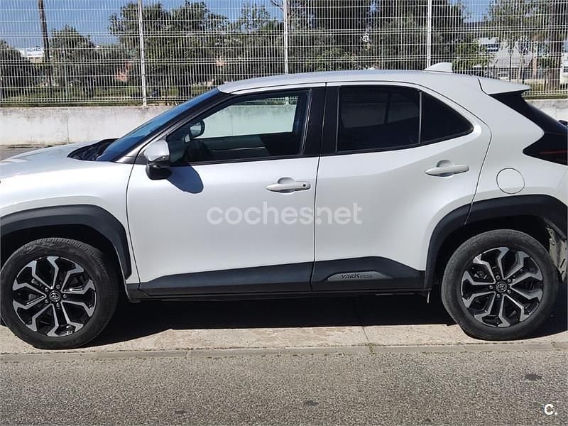 Usado Toyota Yaris Cross Active 116 CV (85 kW) 2022 Blanco SUV