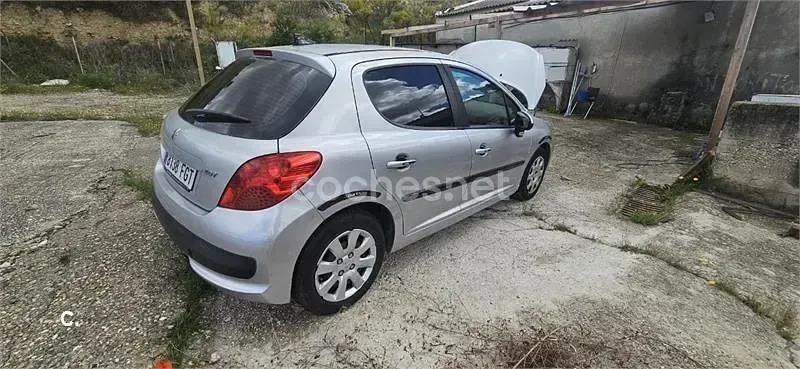 Usado Peugeot 207 75 CV (55 kW) 2007 Gris / plata Berlina