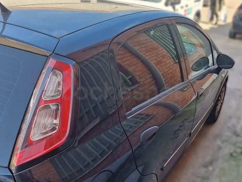 Usado Fiat Punto Evo Life 75 CV (55 kW) 2011 Negro Utilitario