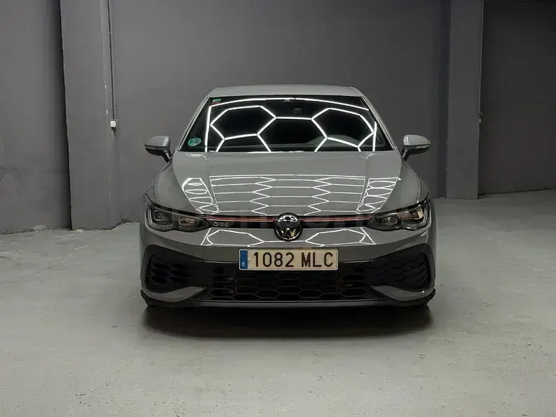 Usado VW Golf VII GTI Clubsport 301 CV (221 kW) 2021 Gris / plata Utilitario