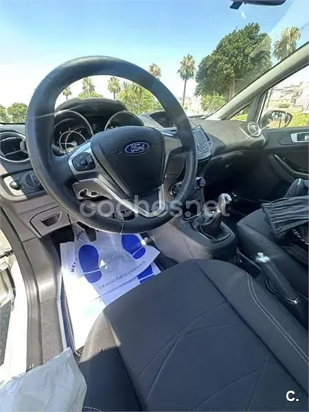 Usado Ford Fiesta Trend 85 CV (62 kW) 2017 Gris / plata Utilitario