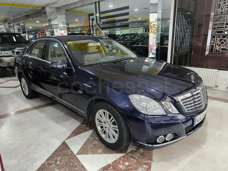 Usado Mercedes E220 Elegance 170 CV (125 kW) 2009 Azul Berlina