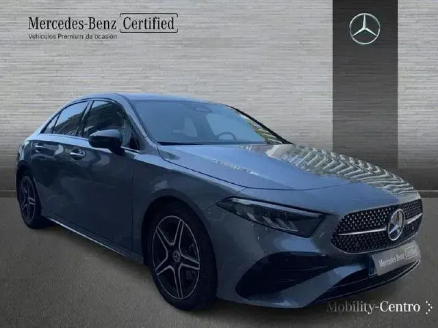 Usado Mercedes A180 116 CV (85 kW) 2025 Gris montaña Berlina