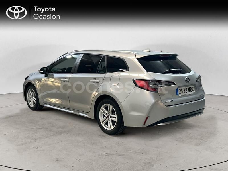 Usado Toyota Corolla Active 122 CV (89 kW) 2022 Gris / plata Berlina