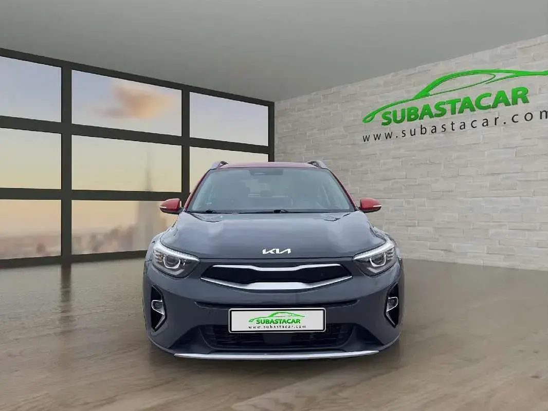 Usado Kia Stonic 120 CV (88 kW) 2021 Gris SUV