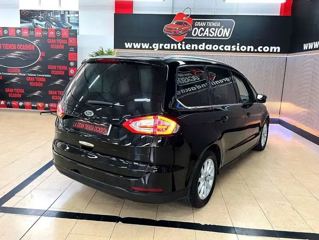 Usado Ford Galaxy Trend 150 CV (110 kW) 2017 Negro Monovolumen