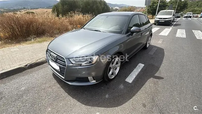 Usado Audi A3 Sport 110 CV (80 kW) 2016 Gris / plata Berlina