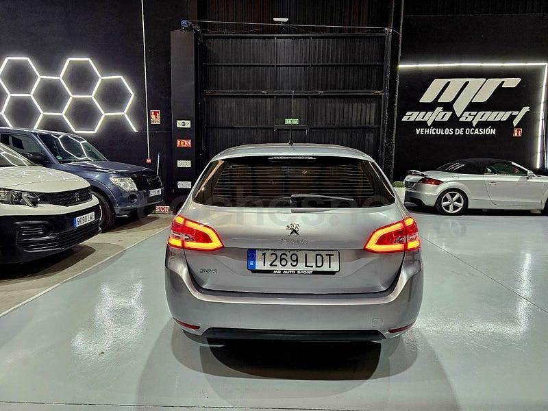 Usado Peugeot 308 SW Active 130 CV (95 kW) 2020 Gris / plata Familiar