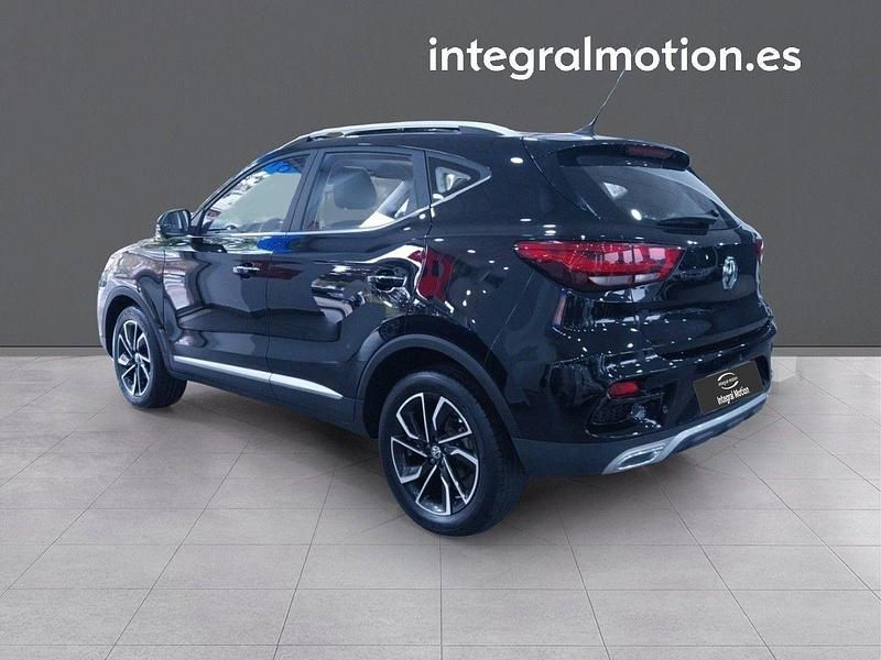 Usado MG ZS Luxury 111 CV (81 kW) 2022 Negro SUV