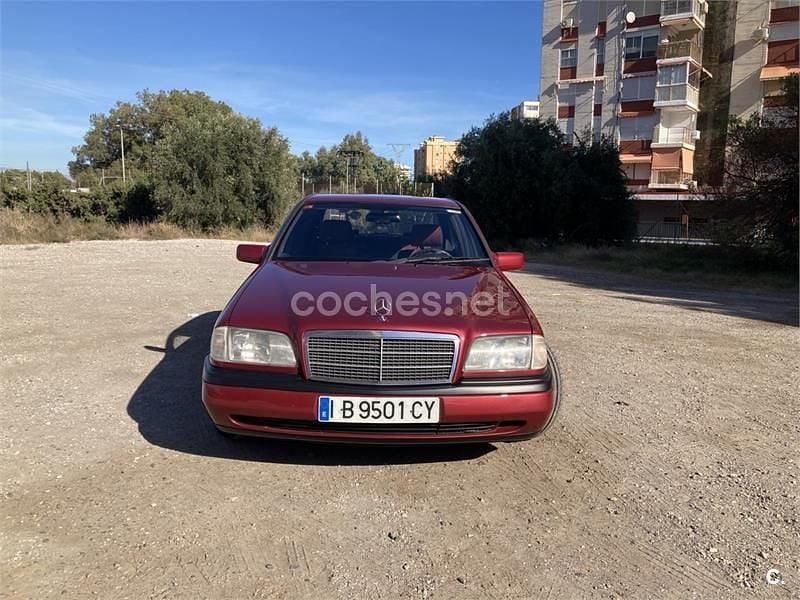 Usado Mercedes C180 122 CV (89 kW) 1998 Granate Berlina