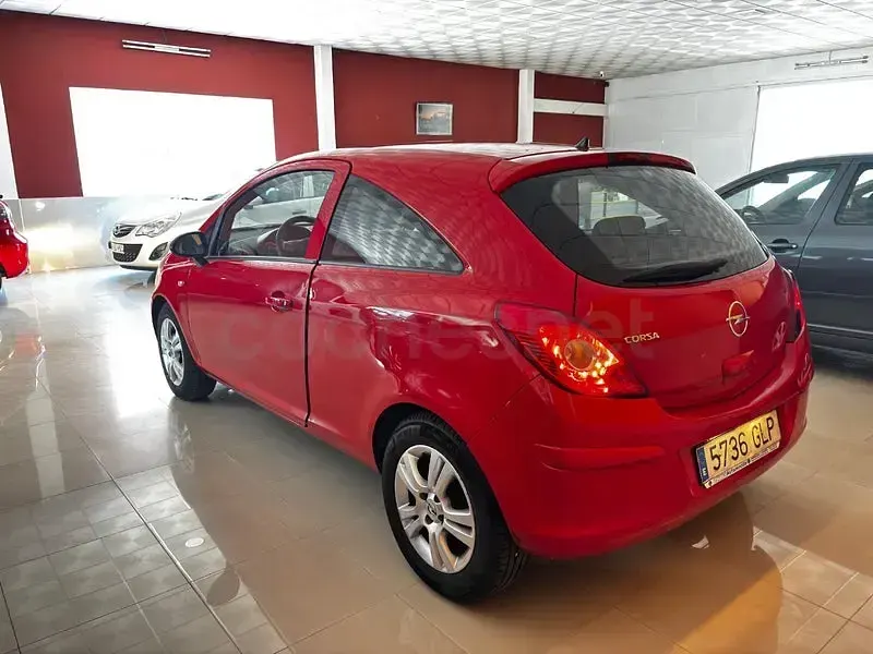 Usado Opel Corsa 80 CV (58 kW) 2009 Rojo Utilitario