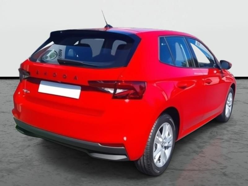 Usado Skoda Fabia Selection 95 CV (69 kW) 2025 Rojo velvet metalizado Utilitario
