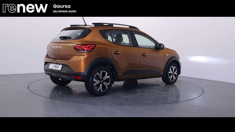 Usado Dacia Sandero Expression 91 CV (66 kW) 2023 Naranja Berlina