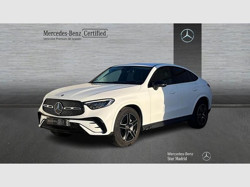 Usado Mercedes GLC220 AMG line 197 CV (144 kW) 2025 Blanco polar  pintura unicolor Coupe